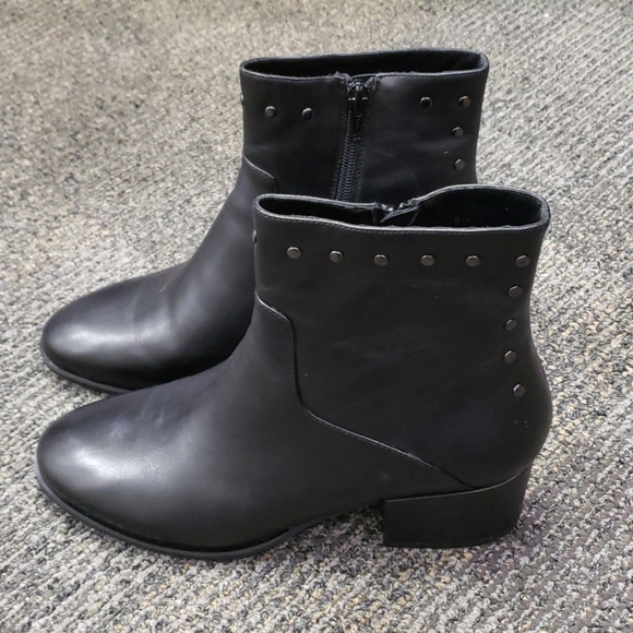 vaneli jonele bootie